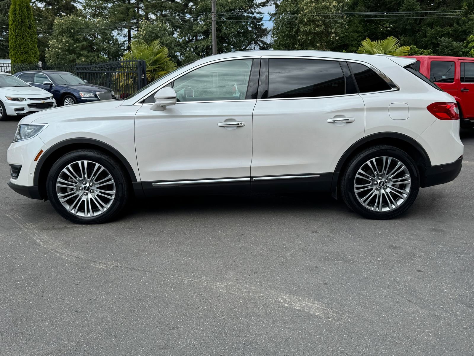 Used 2016 Lincoln MKX Reserve w/ Technology Package AWD/4WD image 4
