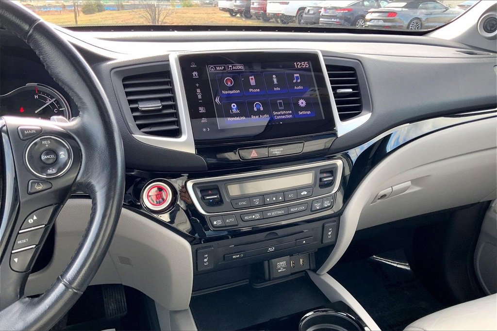 Used 2017 Honda Pilot Touring image 11
