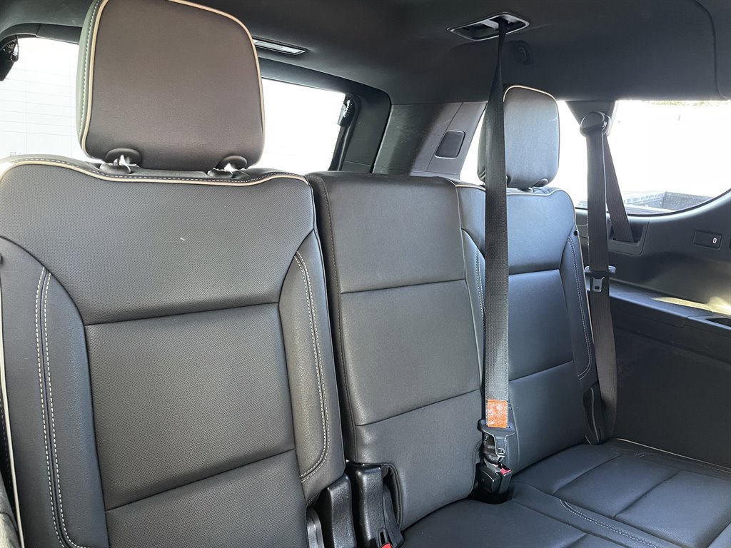 Used 2023 Chevrolet Suburban Premier image 7
