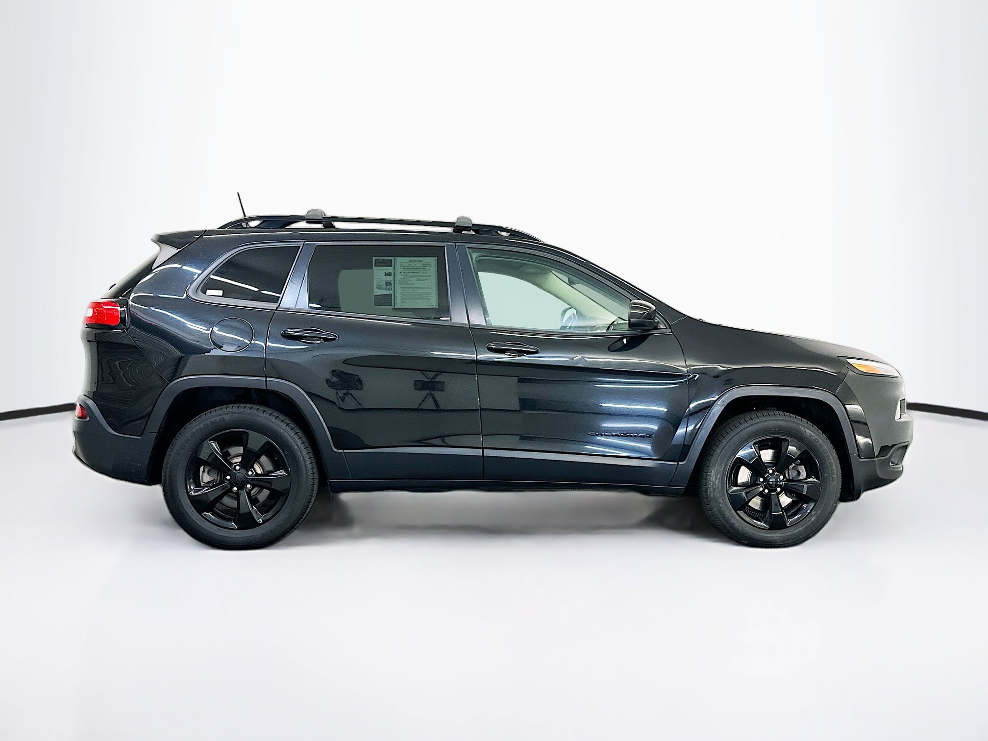 Used 2016 Jeep Cherokee Latitude AWD/4WD image 10