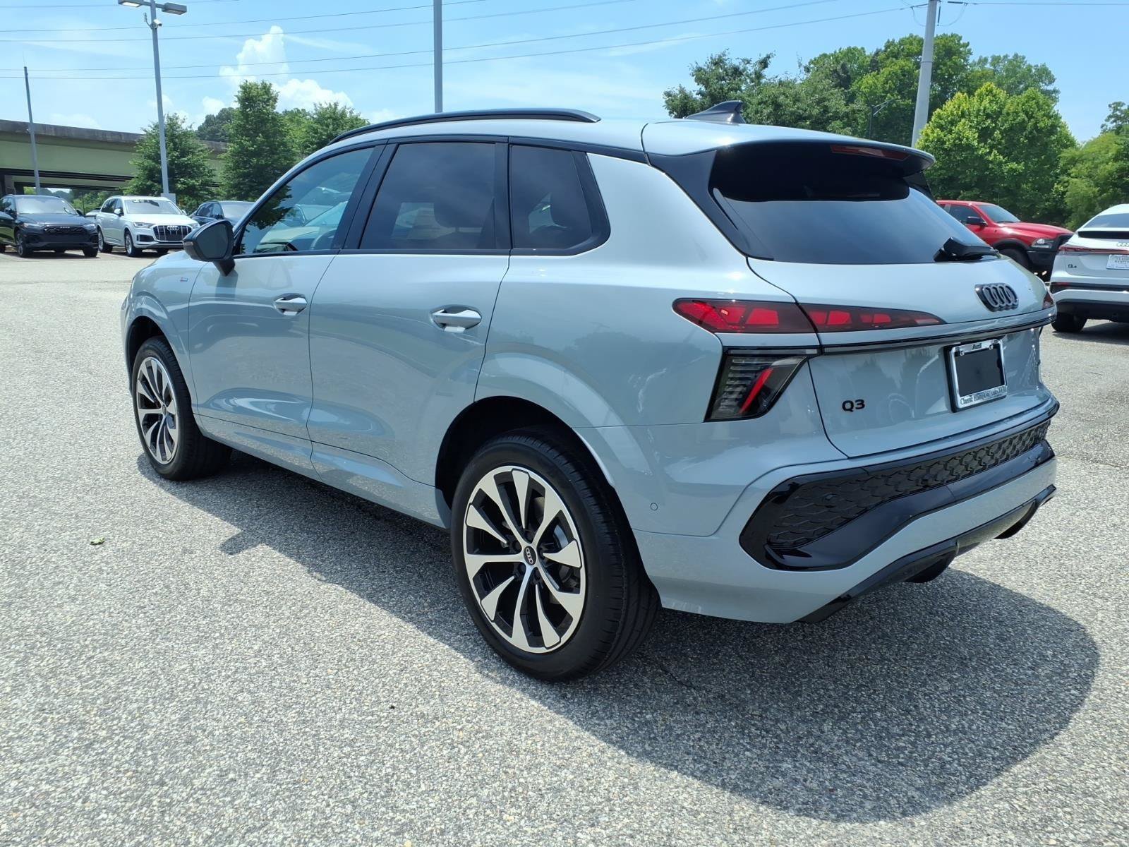 New 2026 Audi Q3 quattro 2.0T w/ Technology Package AWD/4WD image 8