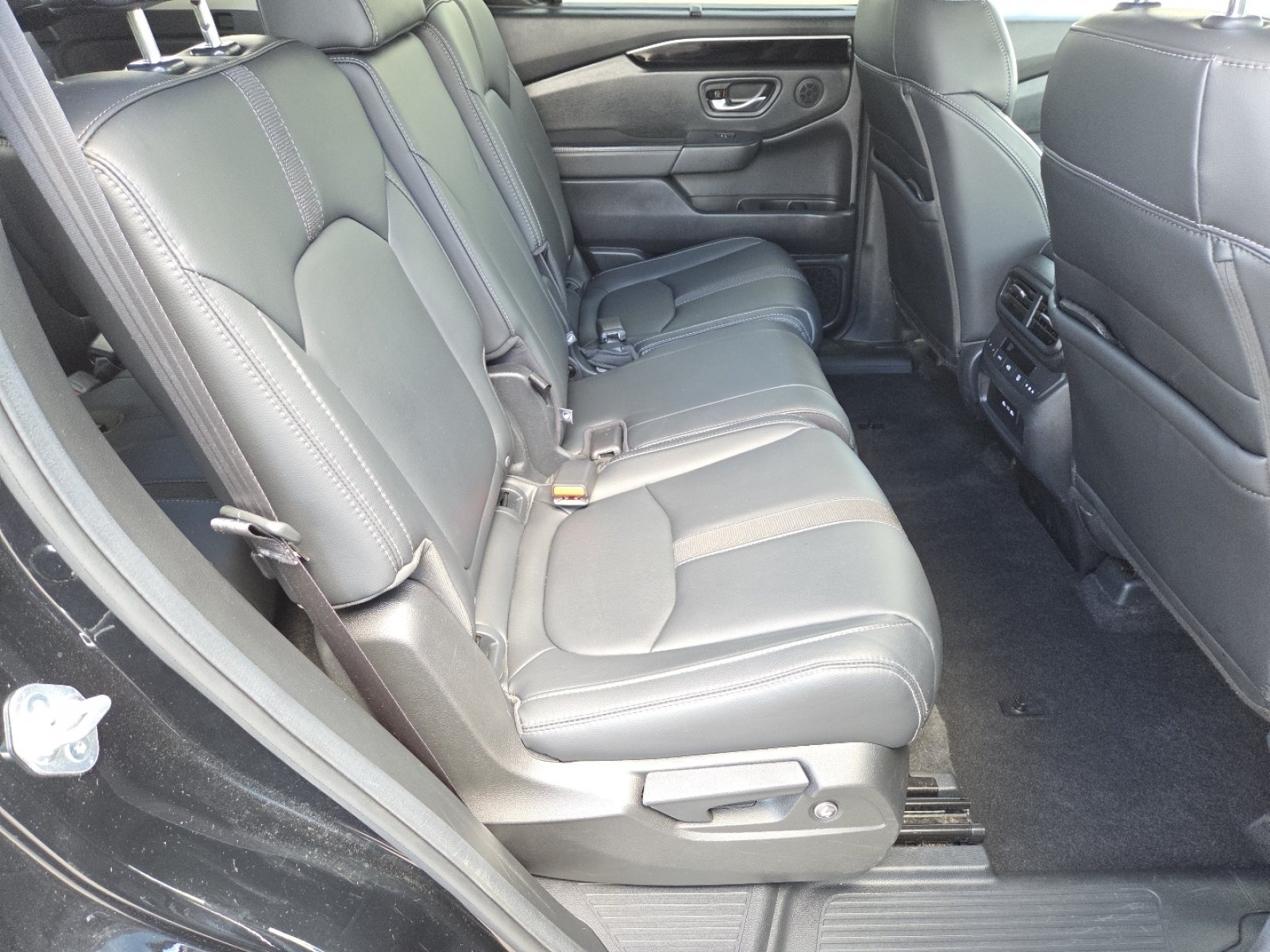 Used 2025 Honda Pilot Touring image 24