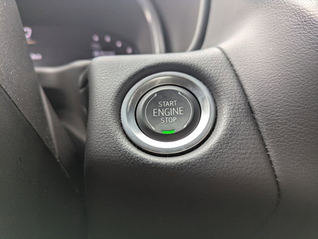 Used 2023 GMC Yukon AT4 w/ Technology Package image 33