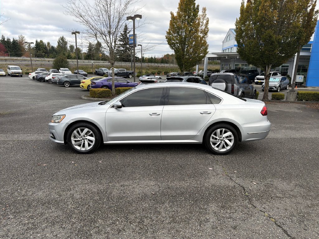Used 2018 Volkswagen Passat 2.0T SE FWD image 6