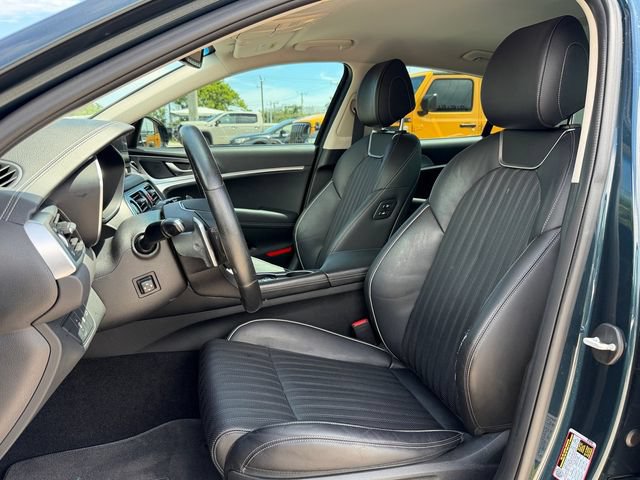 Used 2022 Genesis G70 3.3T RWD image 9