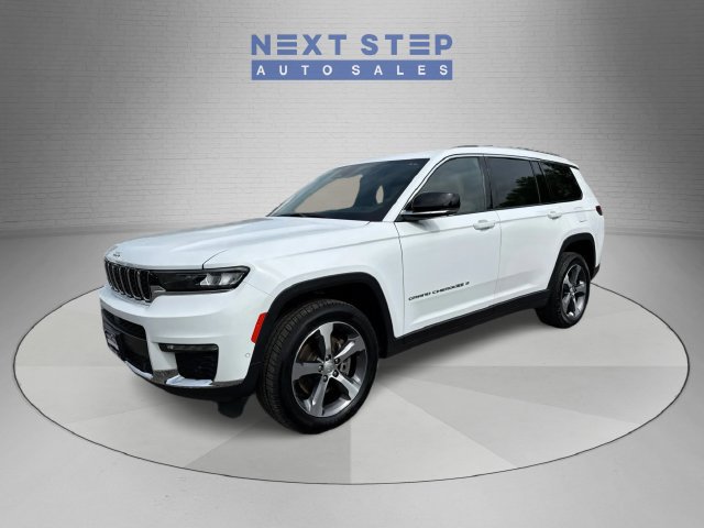 Used 2023 Jeep Grand Cherokee L Limited w/ Luxury Tech Group II AWD/4WD image 3