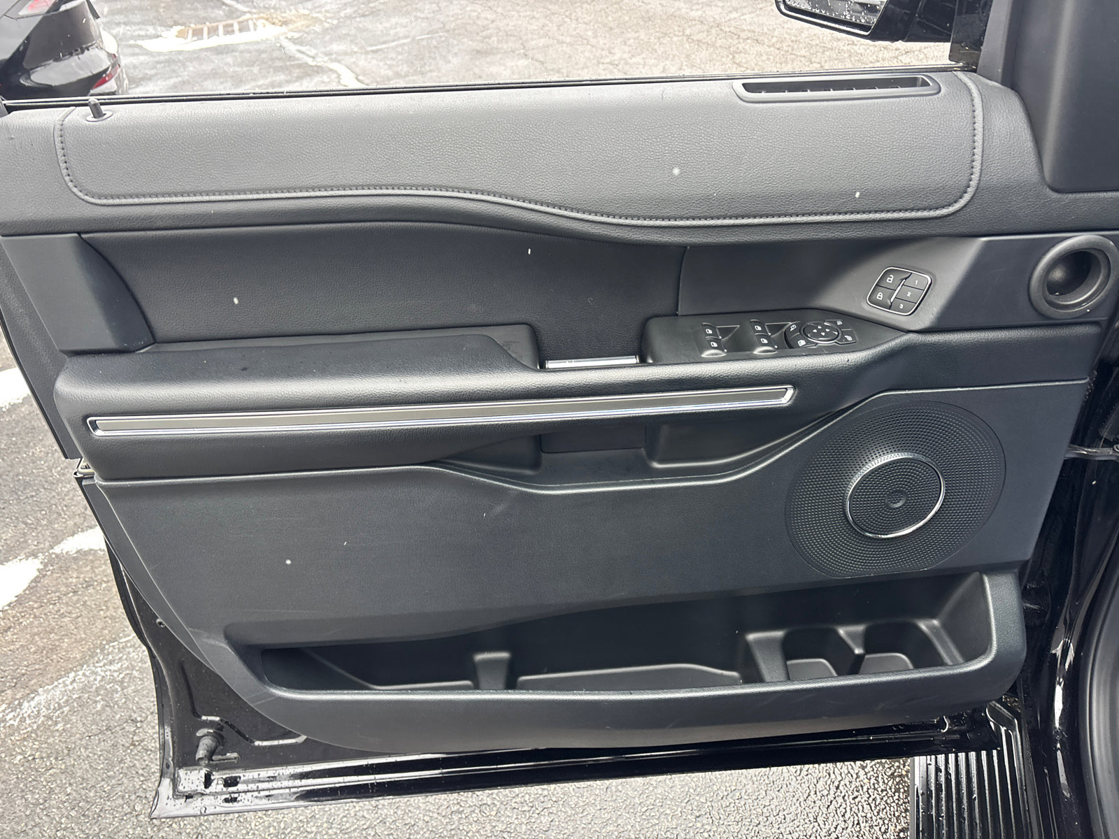 Used 2021 Ford Expedition XLT image 11