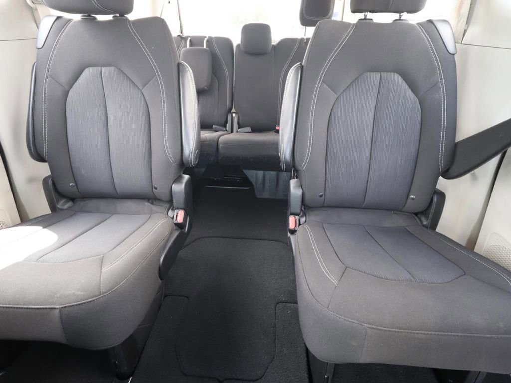 Used 2023 Chrysler Voyager LX image 6