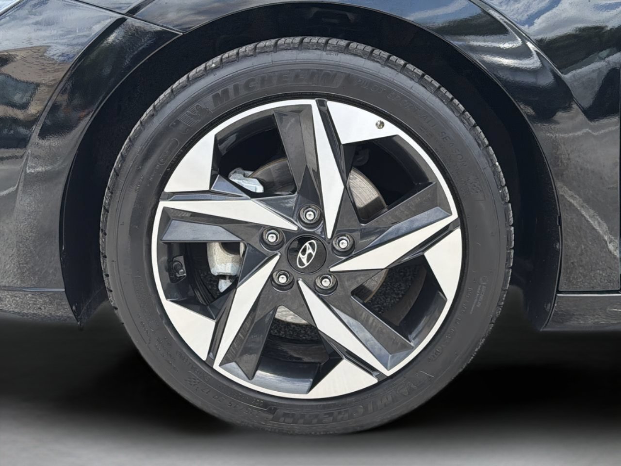 Used 2023 Hyundai Elantra Limited FWD image 34
