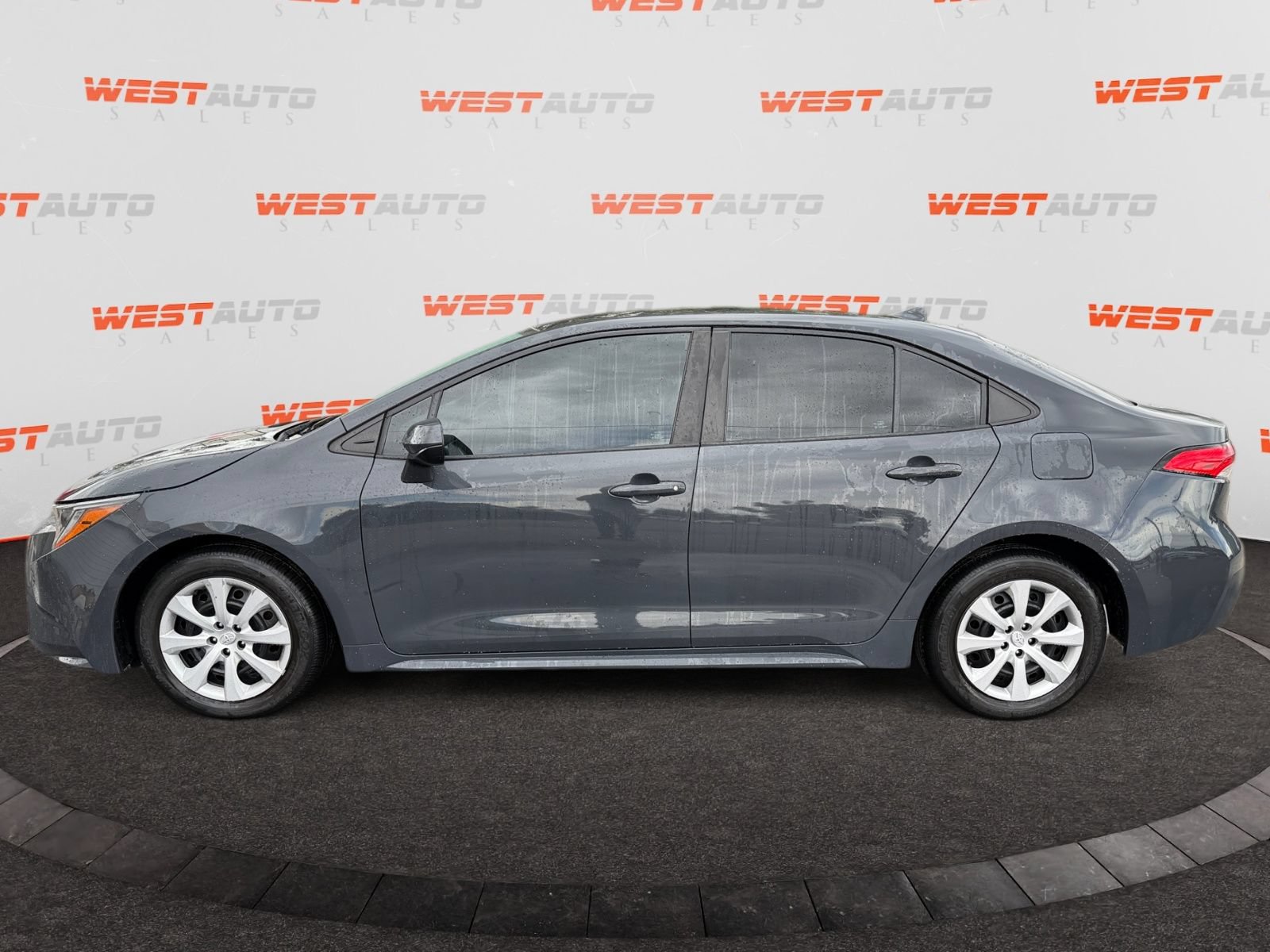 Used 2024 Toyota Corolla LE FWD image 2