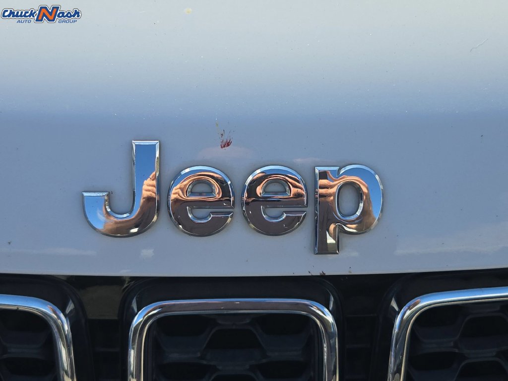 Used 2019 Jeep Grand Cherokee Laredo w/ Laredo X Package RWD image 9