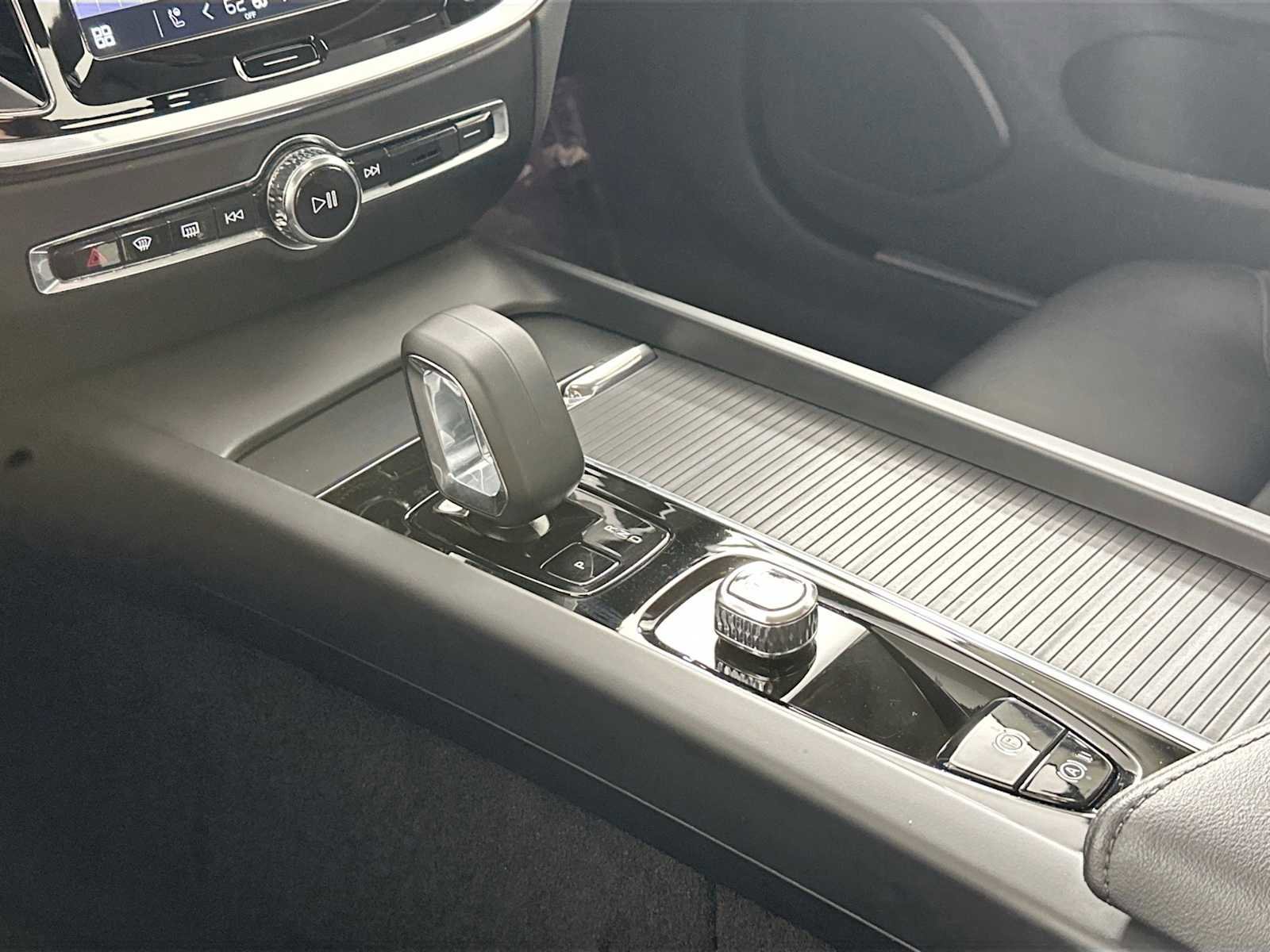 Used 2025 Volvo S60 B5 Core image 17