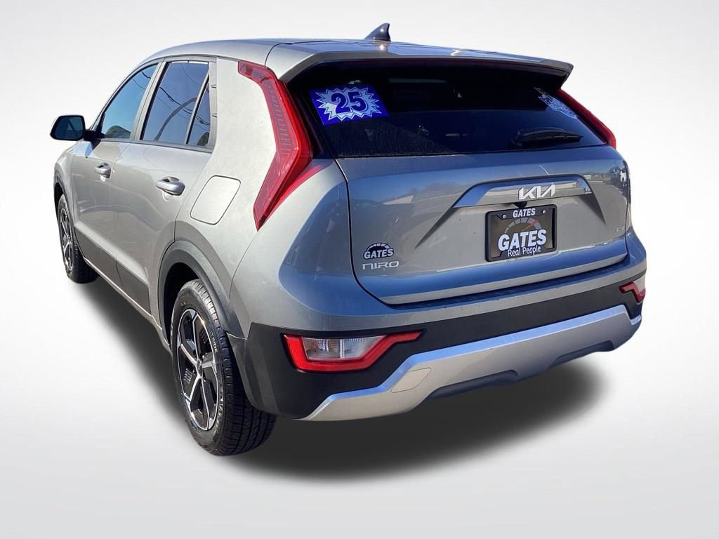 Used 2025 Kia Niro LX FWD image 9