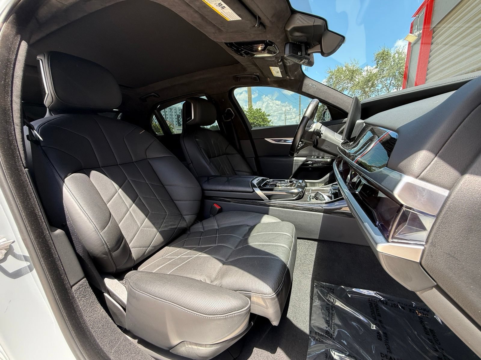 Used 2024 BMW i7 eDrive50 w/ M Sport Package RWD image 30