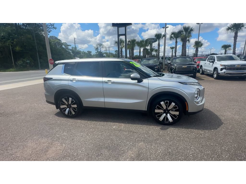Used 2025 Mitsubishi Outlander SE FWD image 9