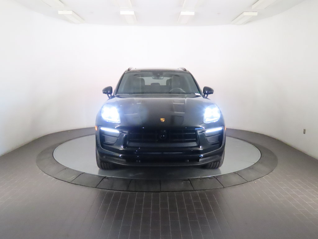 Certified 2026 Porsche Macan AWD/4WD image 10