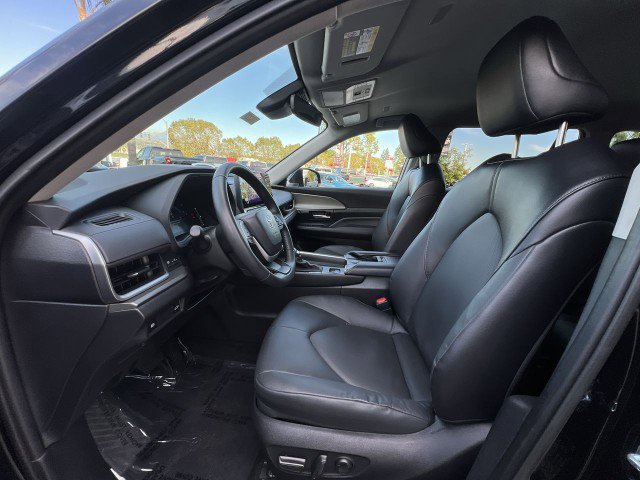 Used 2025 Toyota Grand Highlander AWD image 18