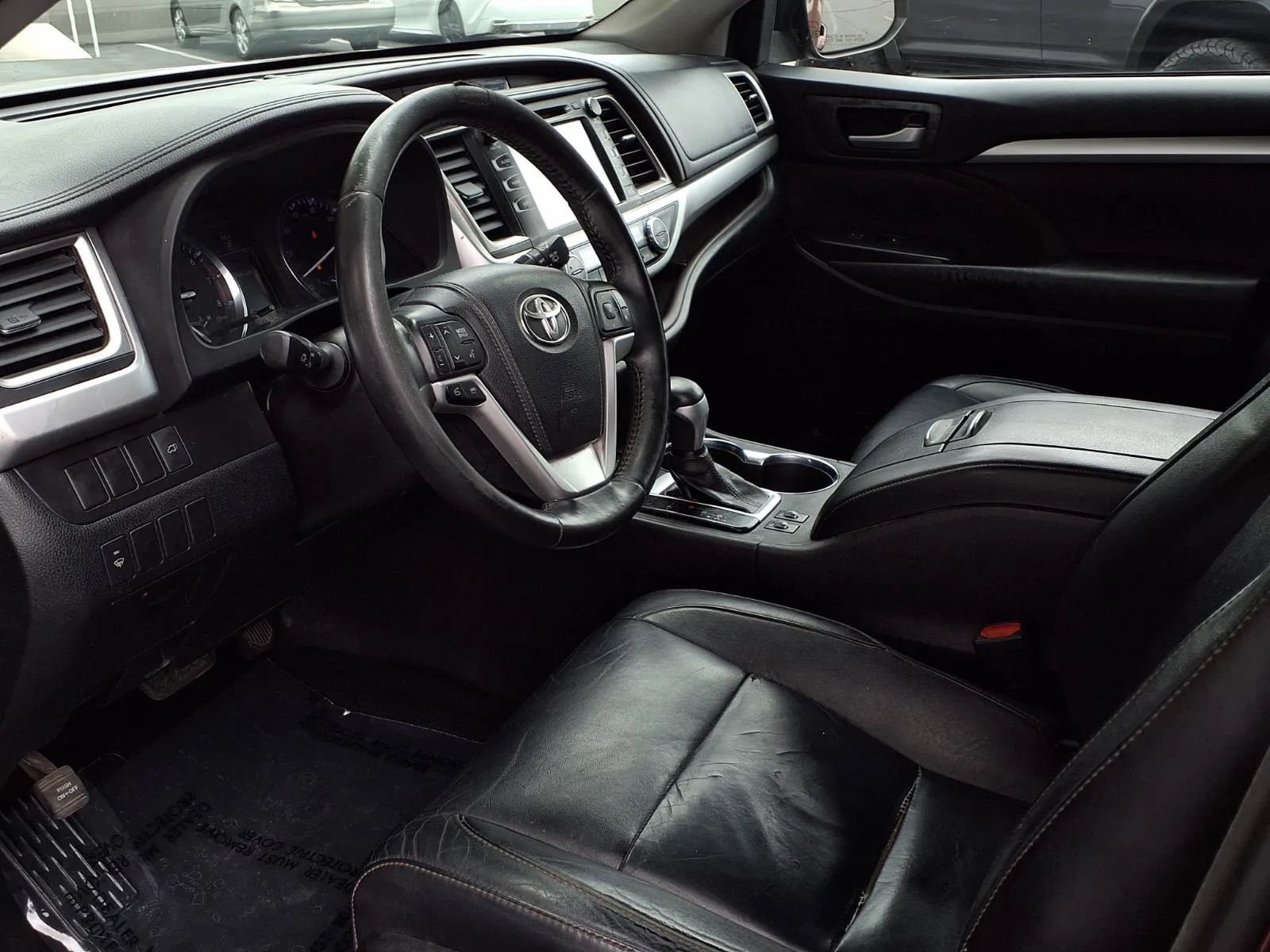 Used 2014 Toyota Highlander XLE FWD image 11