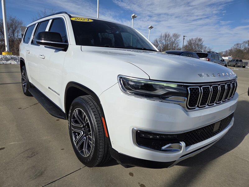 Used 2024 Jeep Wagoneer L Series II RWD image 1