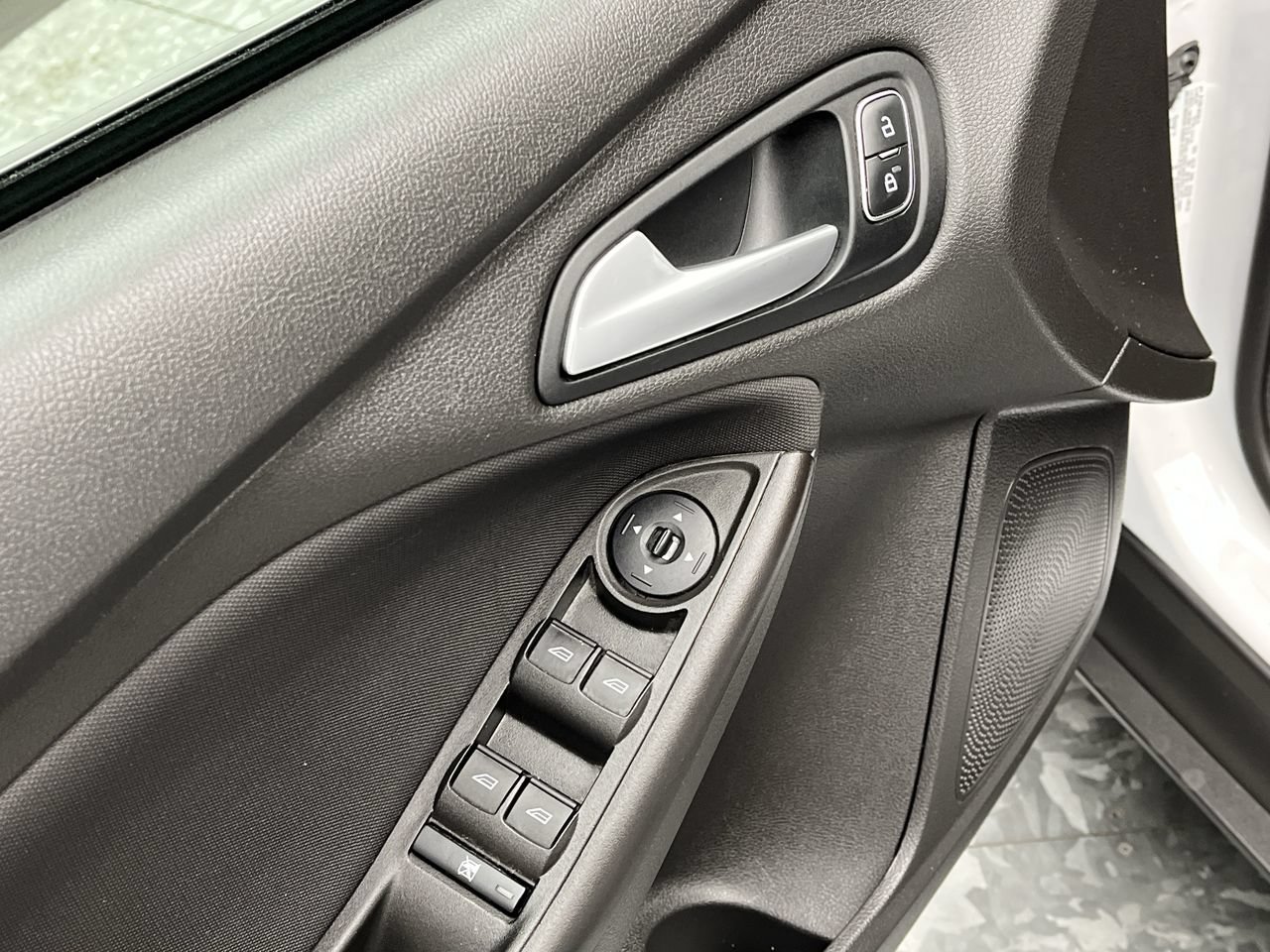 Used 2018 Ford Focus SE FWD image 7