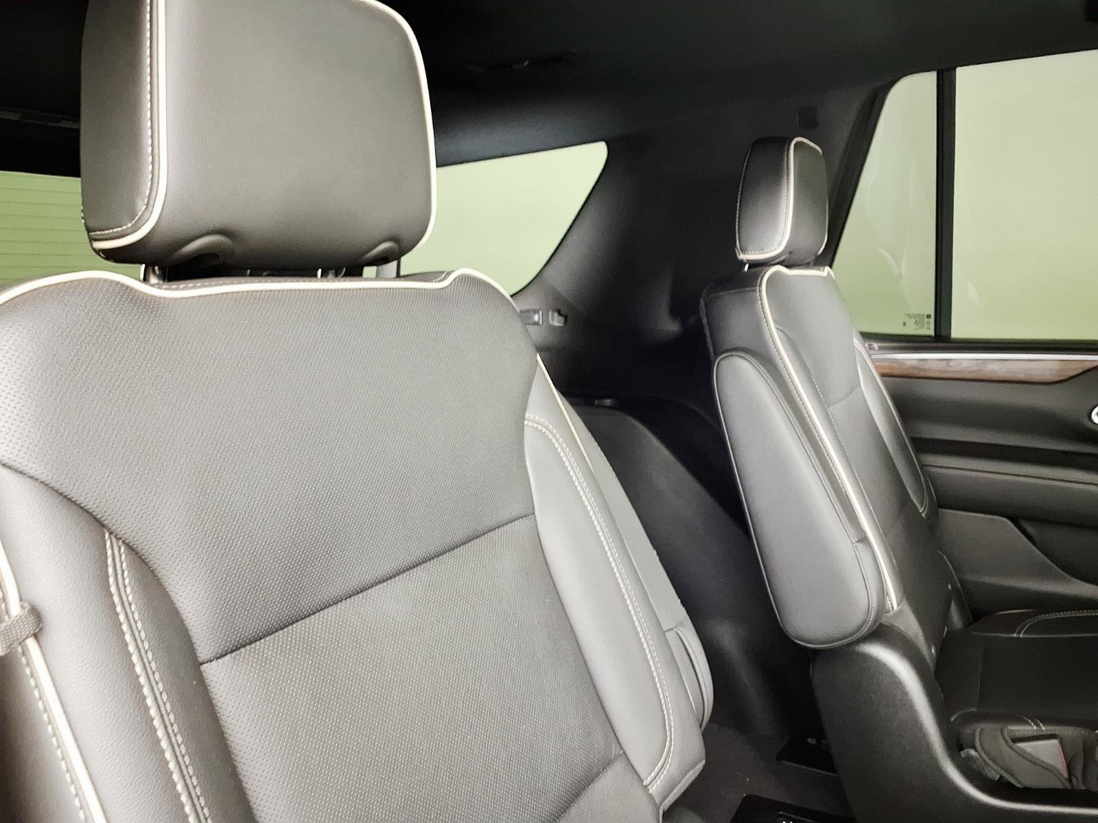 Used 2021 Chevrolet Tahoe Premier w/ Premium Package AWD/4WD image 13