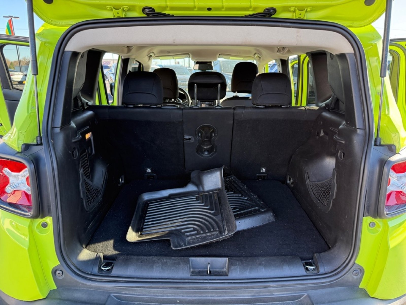 Used 2018 Jeep Renegade Altitude image 19