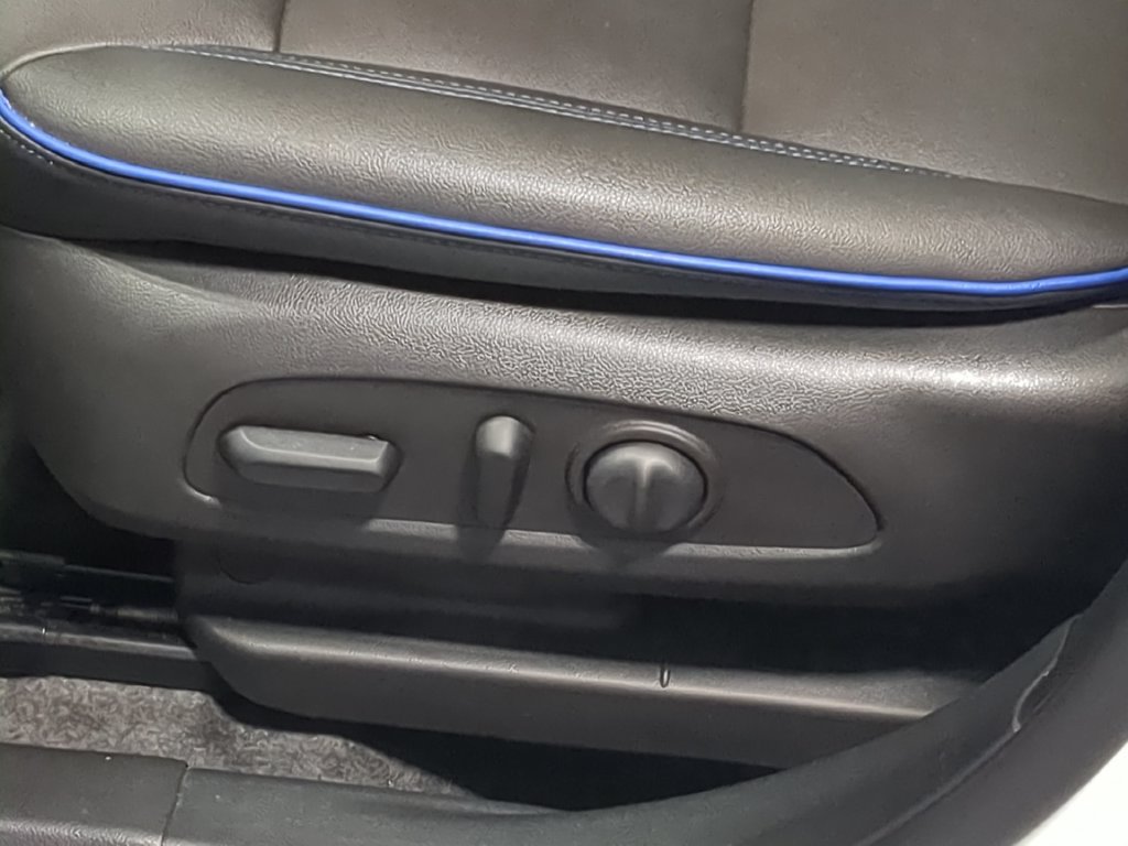 Used 2025 Buick Envista Sport Touring w/ Convenience I Package FWD image 17