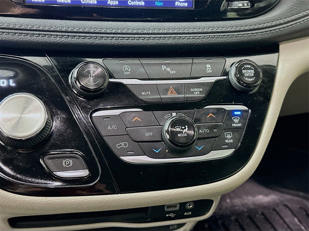 Used 2018 Chrysler Pacifica Limited image 16