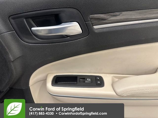 Used 2022 Chrysler 300 Touring w/ Sport Appearance Package image 12