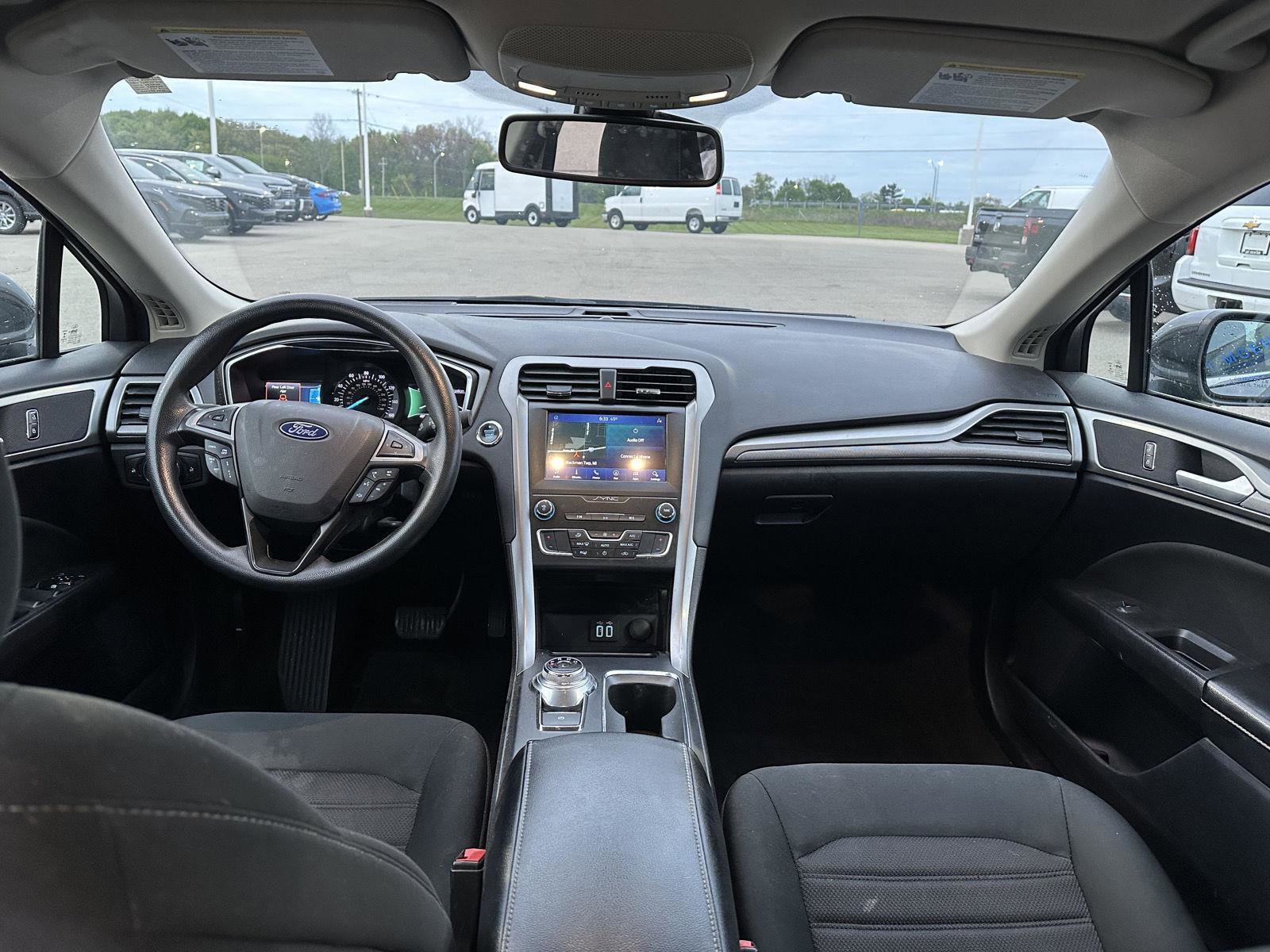Used 2020 Ford Fusion SE FWD image 15