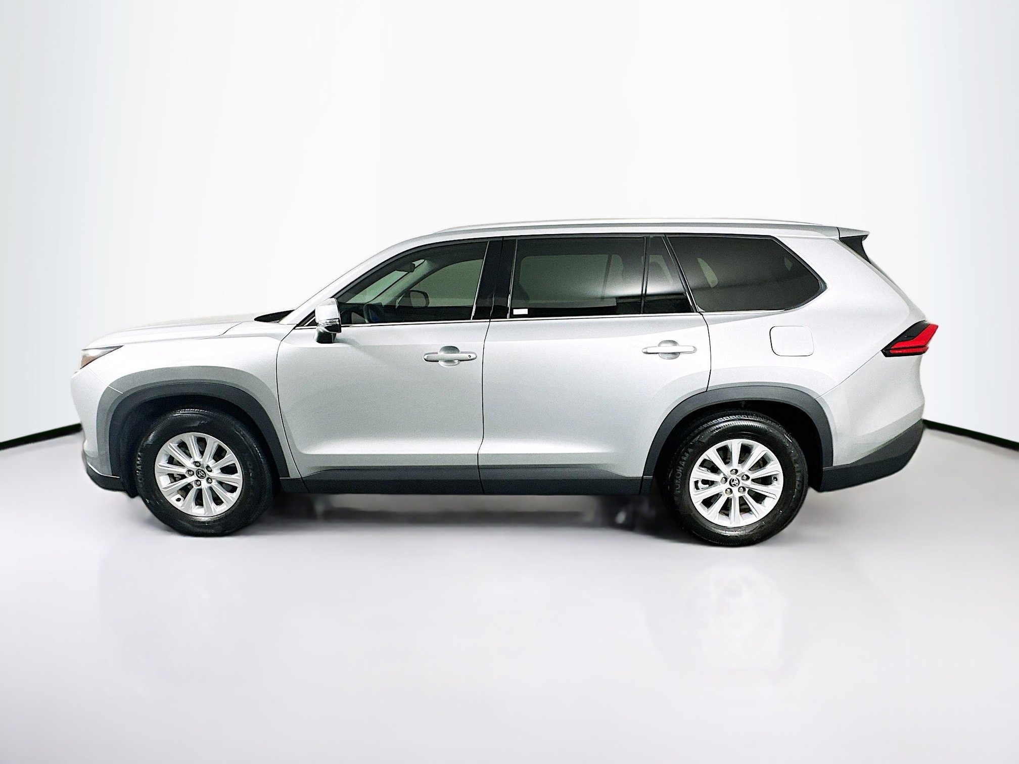 Used 2024 Toyota Grand Highlander XLE image 4