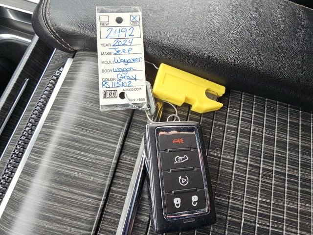 Used 2024 Jeep Wagoneer Series II w/ Flexible Seating Group image 59