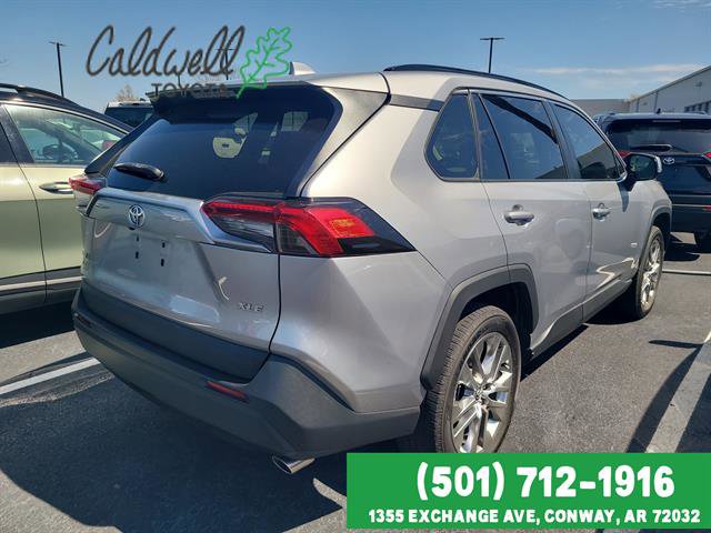 Used 2021 Toyota RAV4 XLE Premium image 4