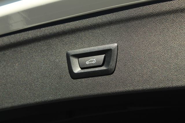 New 2026 BMW iX xDrive45 w/ Premium Package image 8