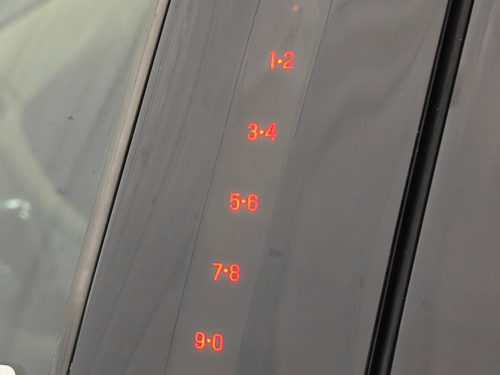 Used 2013 Ford Taurus SEL image 10