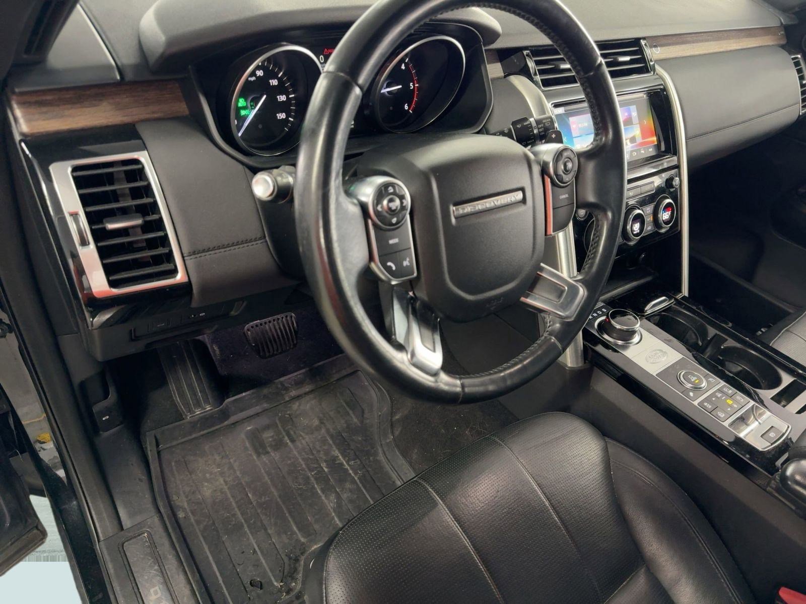 Used 2017 Land Rover Discovery HSE image 4