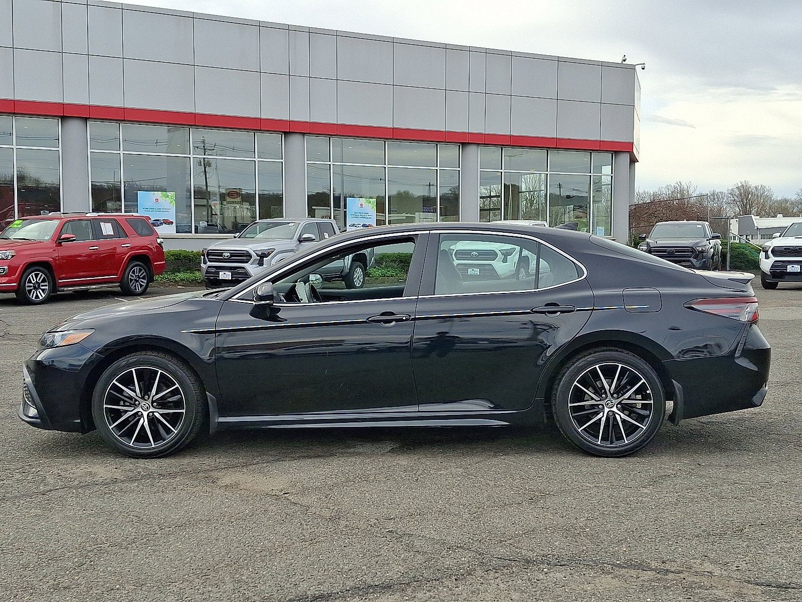 Certified 2024 Toyota Camry SE w/ Cold Weather Package AWD/4WD image 4