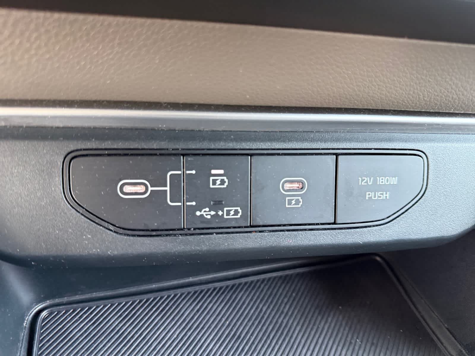 Used 2025 Kia Carnival FWD image 24