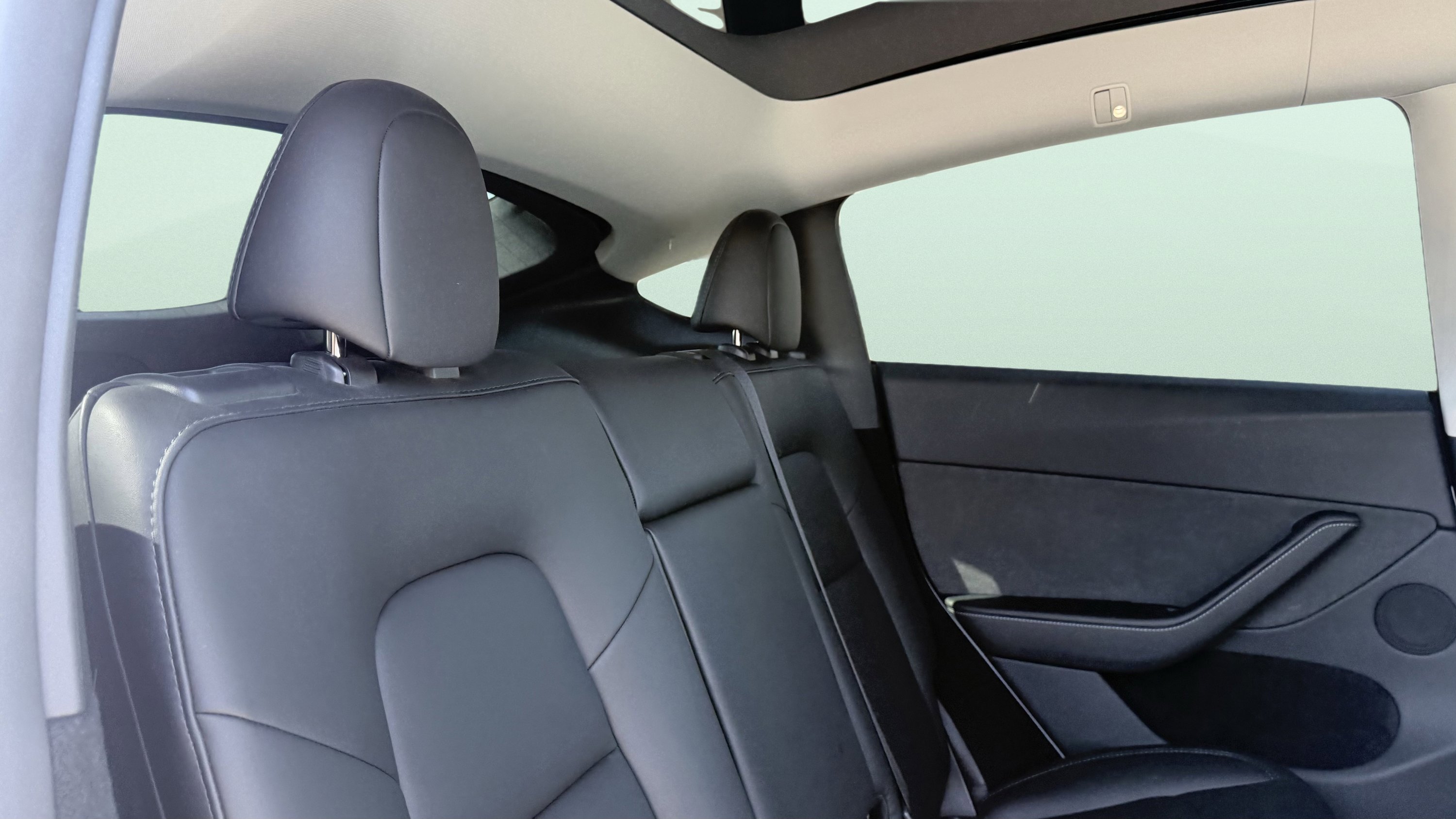 Used 2023 Tesla Model Y Long Range image 42