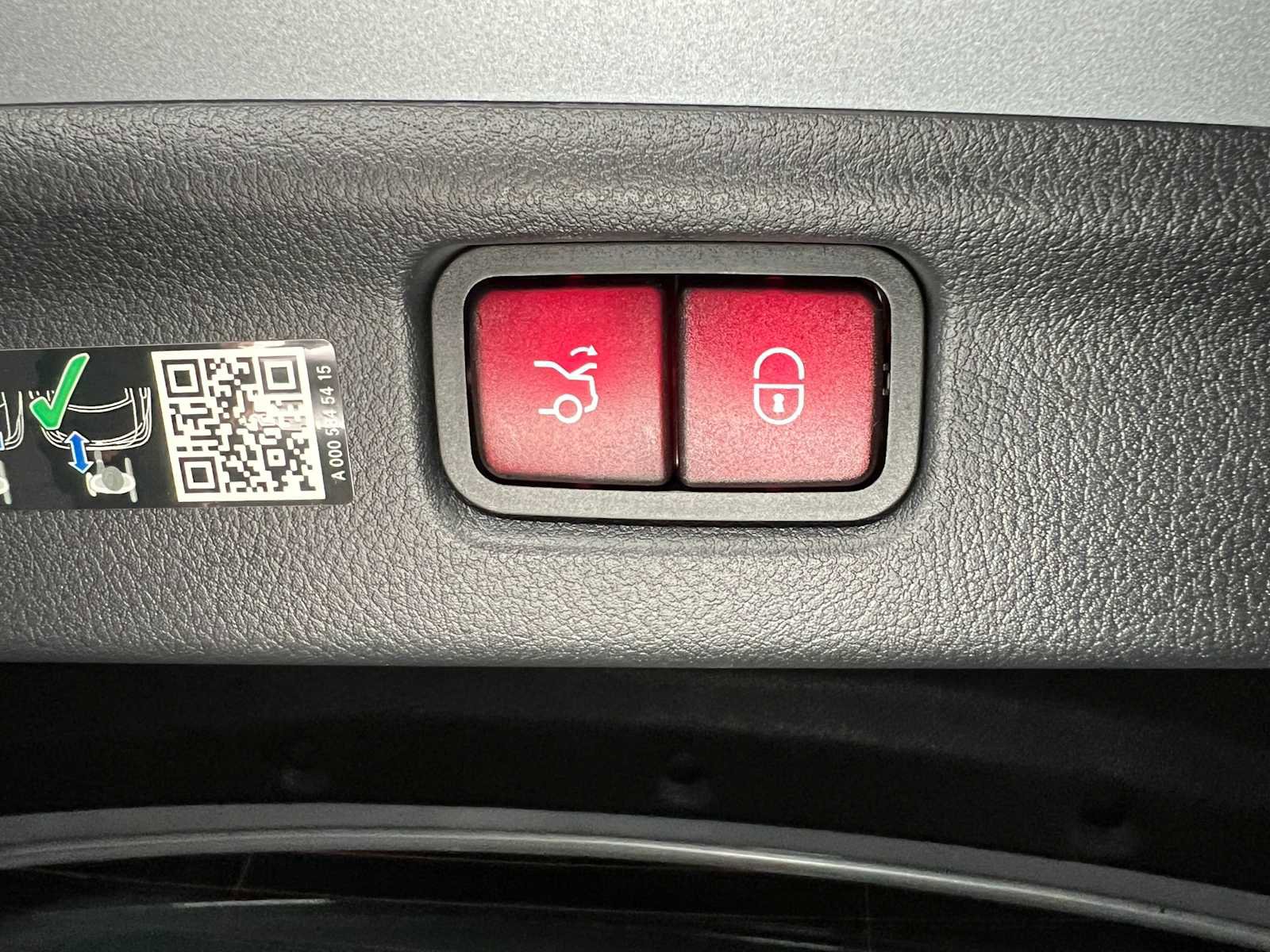 Used 2025 Mercedes-Benz C 300 4MATIC Sedan image 18