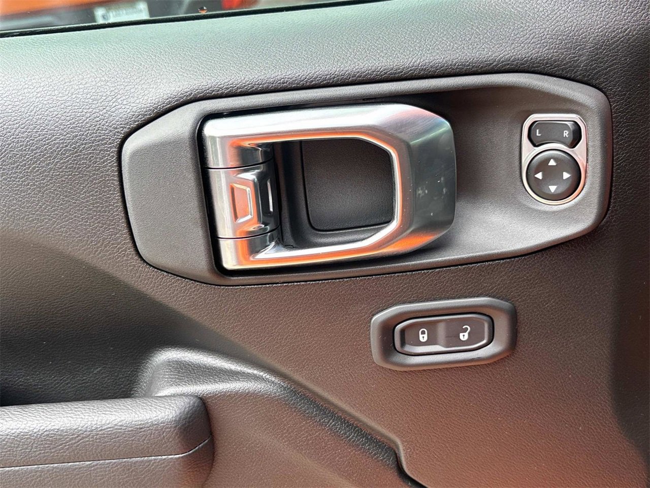 New 2025 Jeep Gladiator Sport image 30