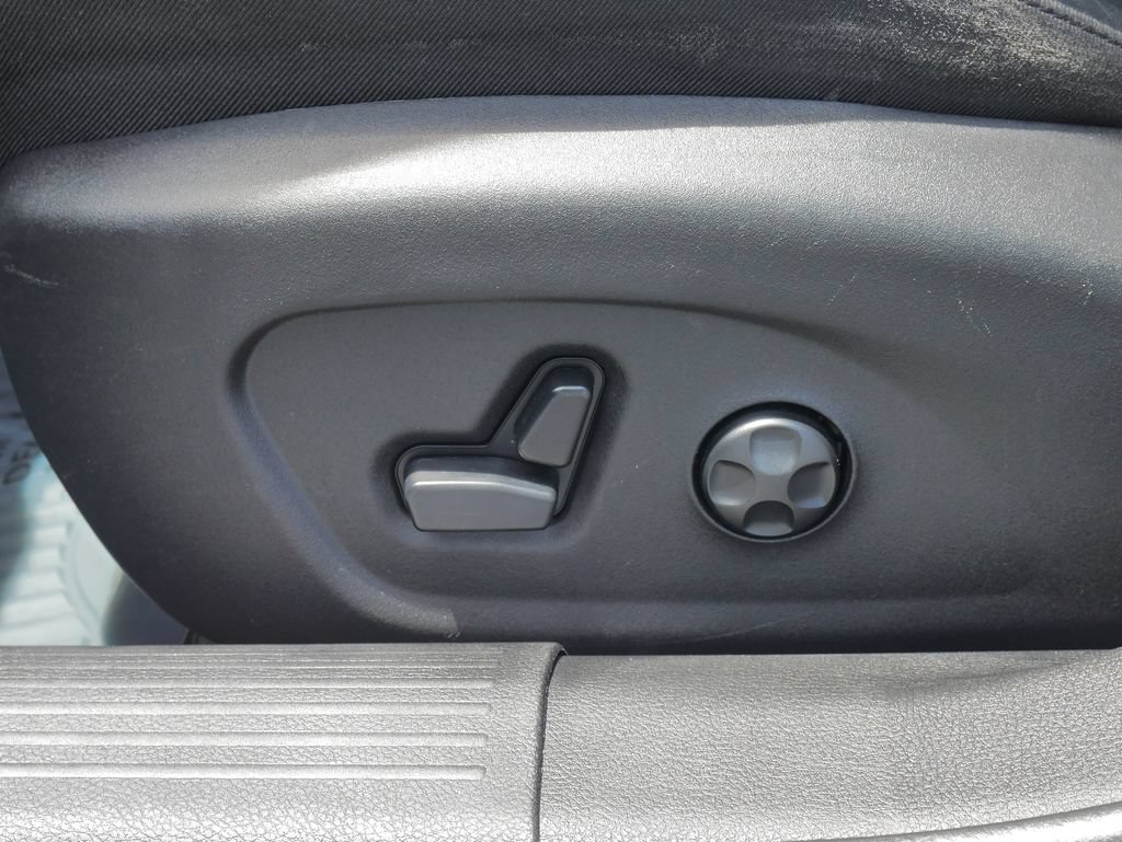 Used 2017 Chrysler 200 Limited Platinum FWD image 20