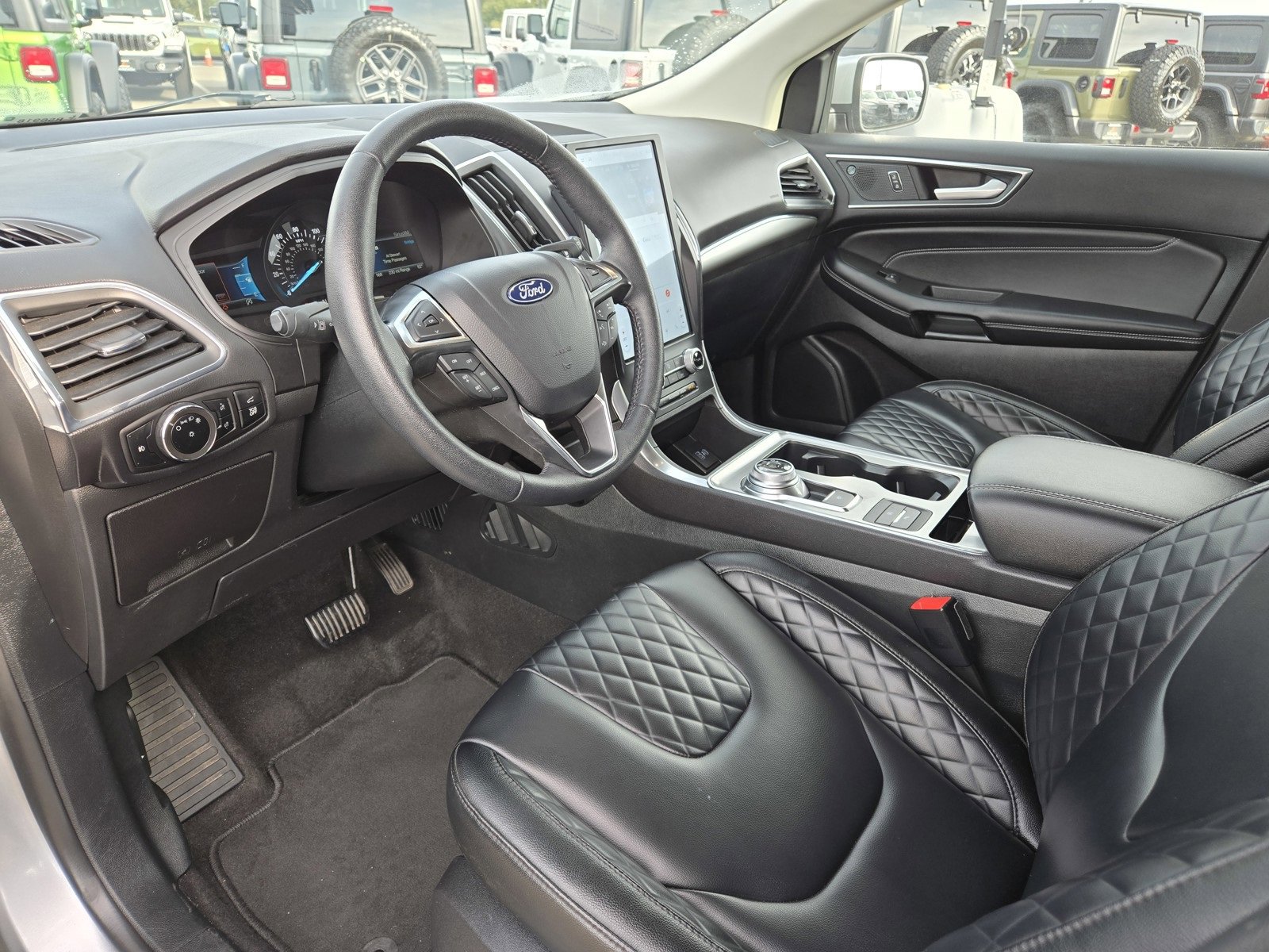 Used 2024 Ford Edge Titanium image 14