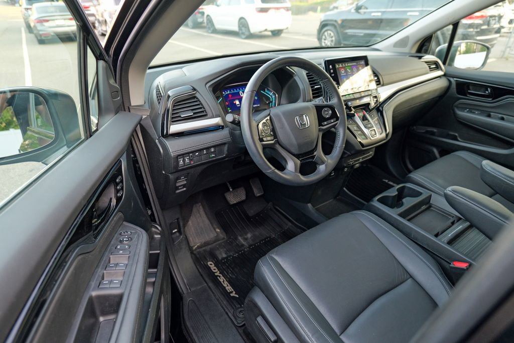 Used 2023 Honda Odyssey Touring image 16