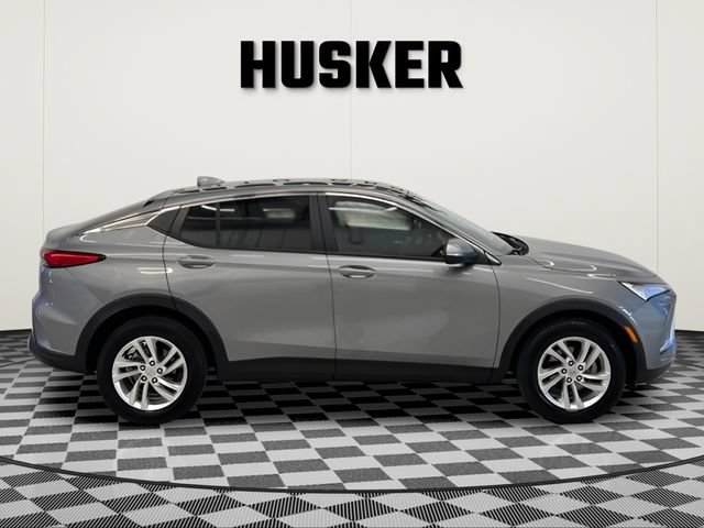 Certified 2025 Buick Envista Preferred FWD image 2