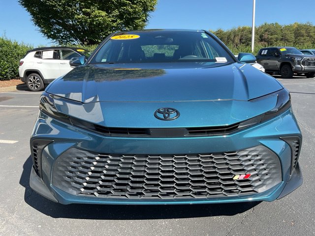 Used 2025 Toyota Camry SE FWD image 4