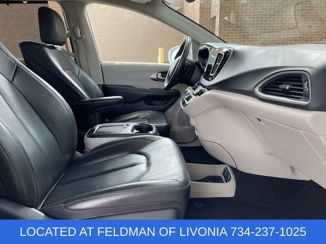 Used 2020 Chrysler Pacifica Touring-L Plus FWD image 27