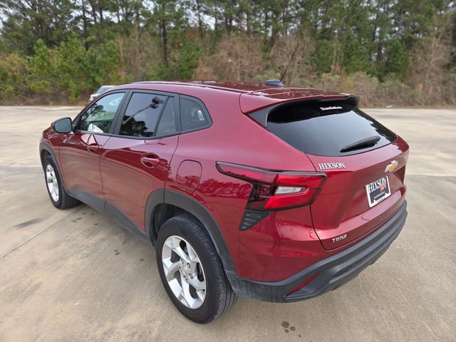 Used 2025 Chevrolet Trax LS w/ LS Convenience Package image 3