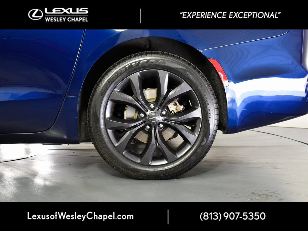 Used 2020 Chrysler Pacifica Touring w/ S Appearance Package image 11