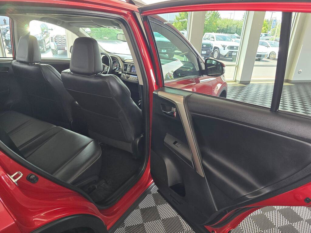 Used 2015 Toyota RAV4 Limited AWD/4WD image 39